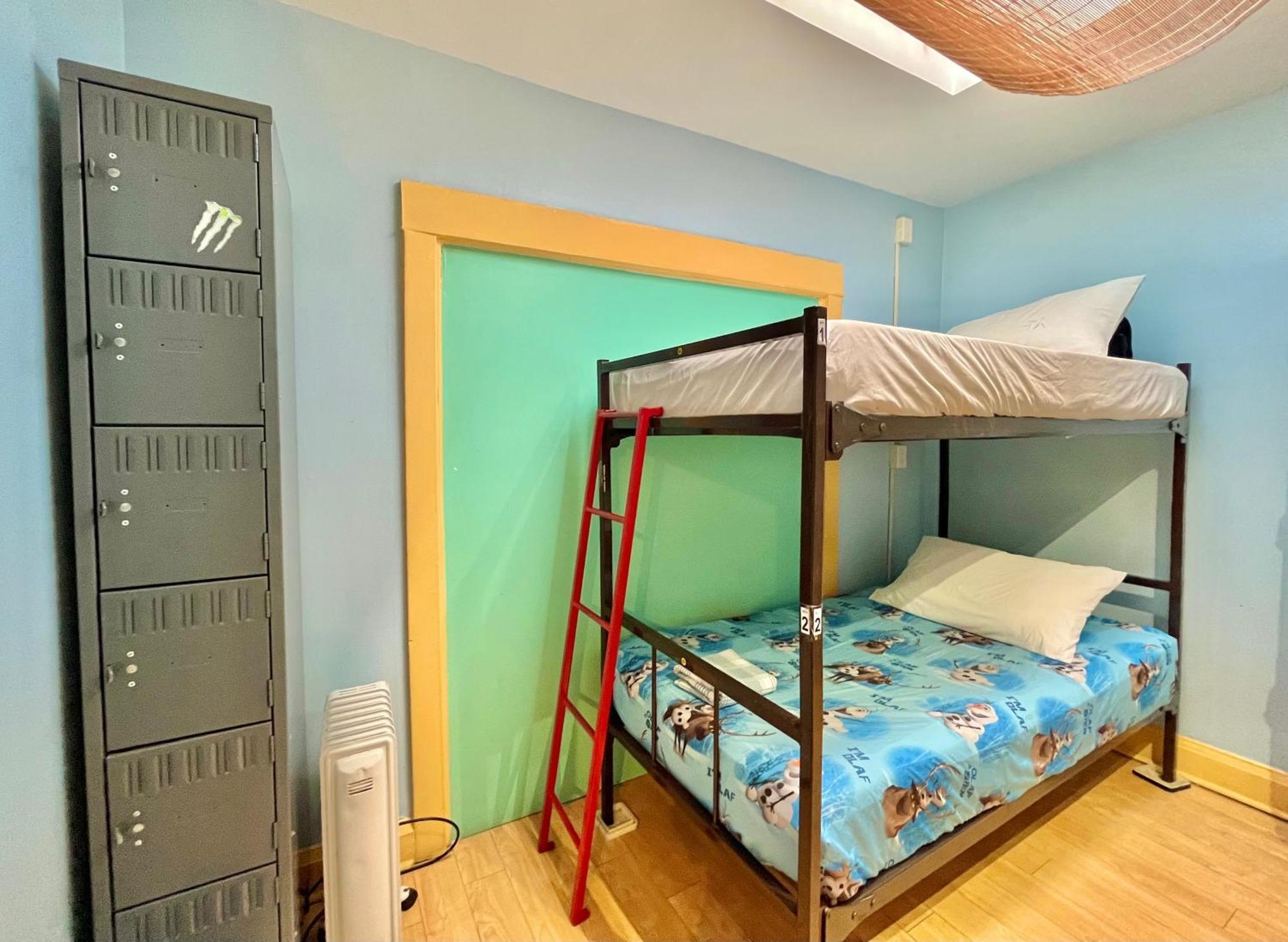 Guest house The Only Backpacker's (adults Only) Toronto