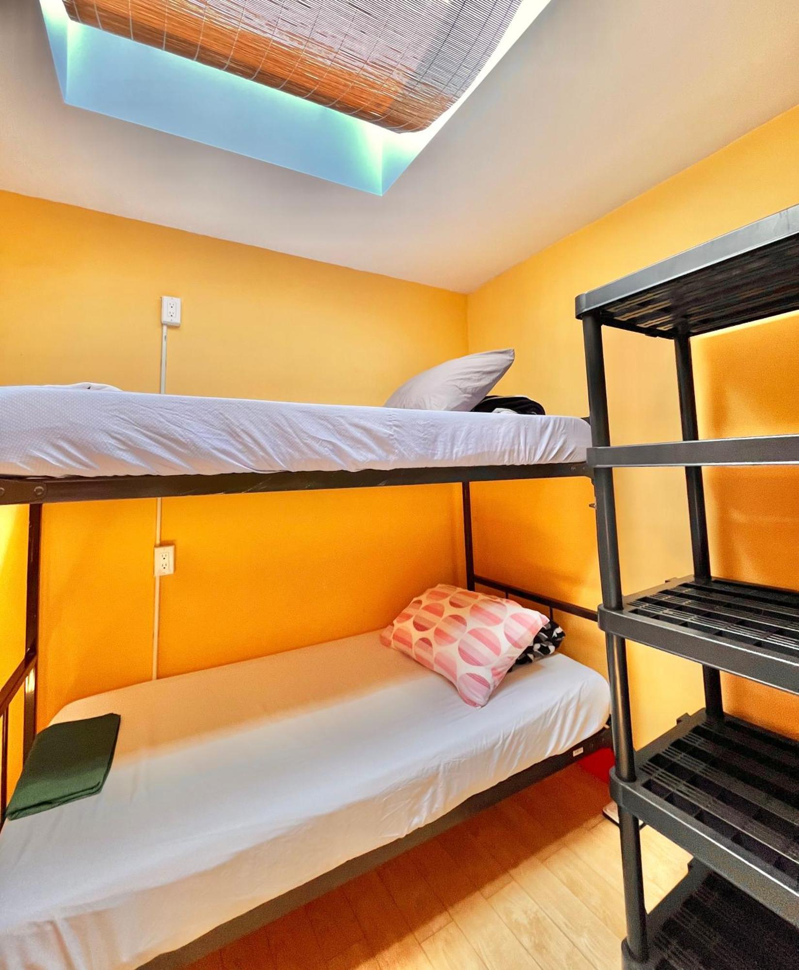 The Only Backpacker's (adults Only) Guest house Toronto